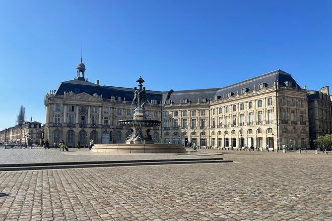 The essential in Bordeaux, private tour with a local - Medieval entrances and Bordeaux’s older character