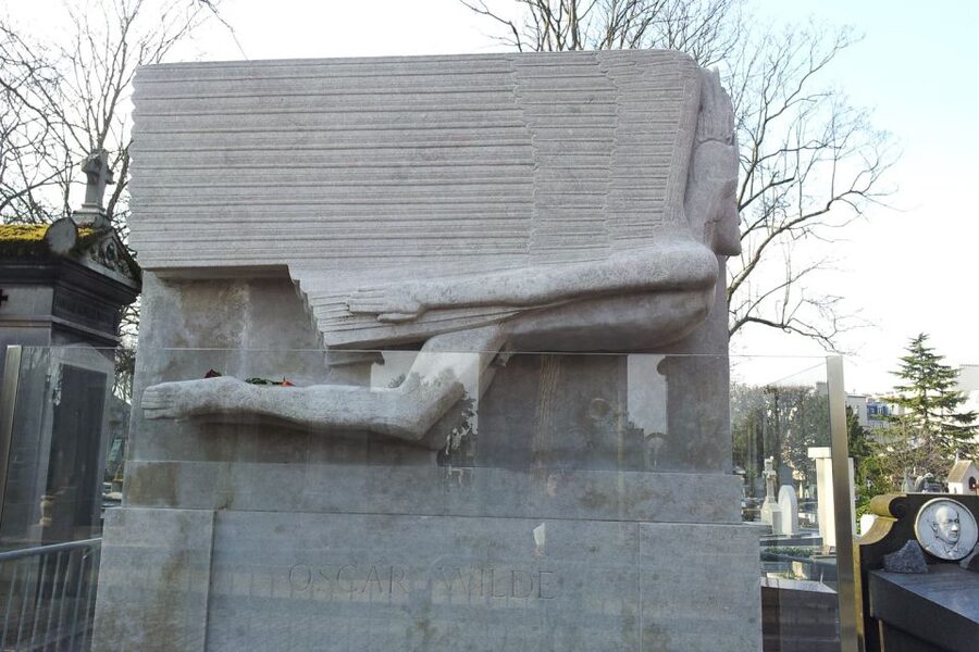 The Père Lachaise Cemetery: Guided 2-Hour Small-Group Tour - Why Père Lachaise deserves two hours