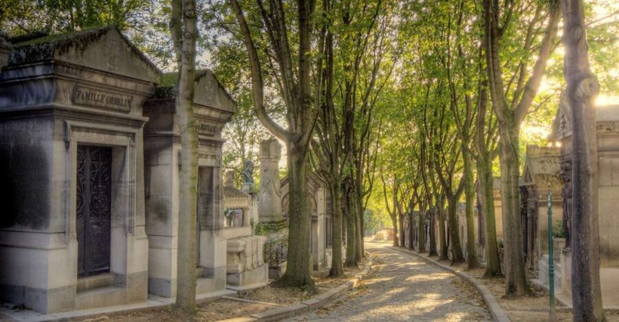 The Père Lachaise Cemetery: Guided 2-Hour Small-Group Tour - What the two-hour route can include