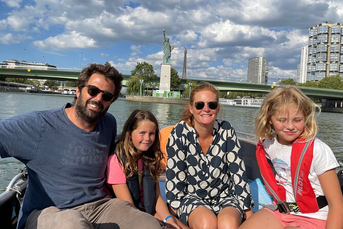 Top Private Cruises in Paris with French Champagne and surprises - The Eiffel Tower, Paris’s main photo moment