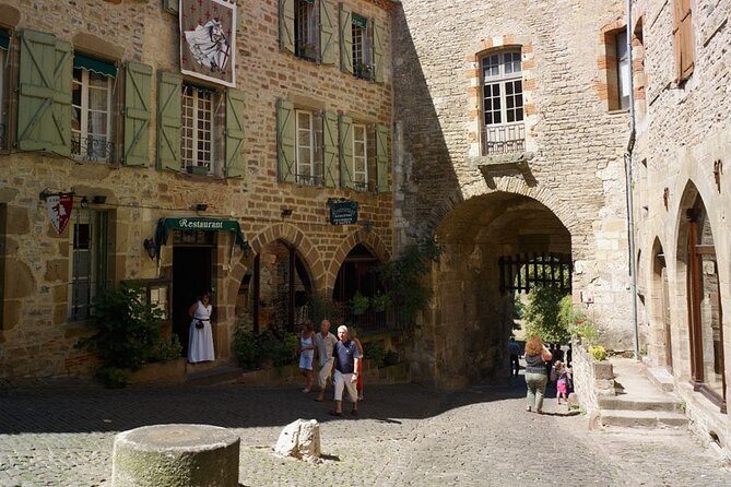 Toulouse: Albi and Cordes/Ciel Day Trip with Audio Guides - Cordes-sur-Ciel: beautiful, steep, and time-sensitive