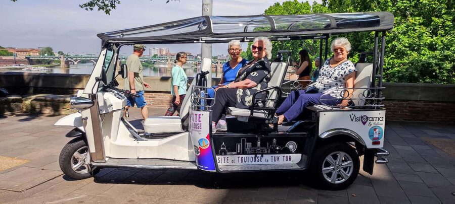 Toulouse: Electric Tuk-Tuk Tour with Photo Stops and Audio - Why an electric tuk-tuk works well in Toulouse