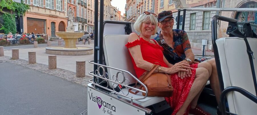 Toulouse: Electric Tuk-Tuk Tour with Photo Stops and Audio - Saint-Sernin, the Jacobins, and older Toulouse