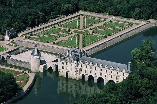 Touraine-Chenonceau private tour - Private transport from Tours, Amboise, or Paris