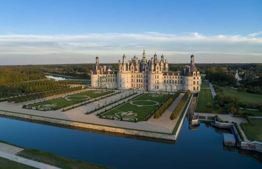Tours/Amboise: Chambord, Chenonceau Day Trip & Wine Tasting - The Day at a Glance