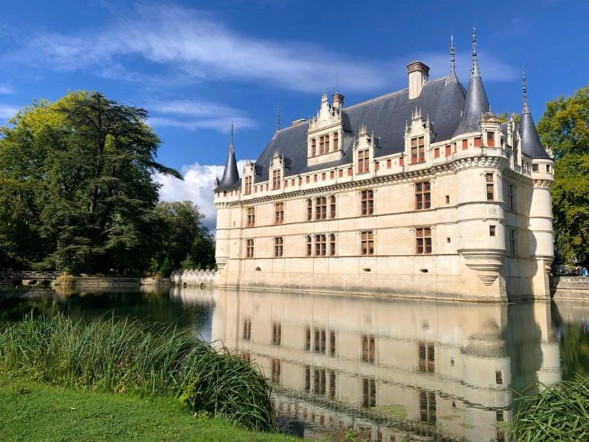 Tours: Chateaux Azay-le-Rideau and Villandry Morning Tour - Arriving at Château d’Azay-le-Rideau