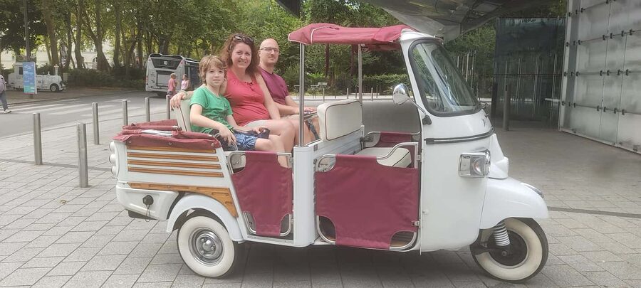 Tours: visite du coeur historique de la ville. - Is $82 good value for up to three people?