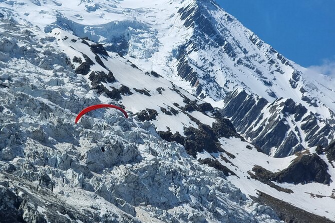 Two-seater paragliding flight in Chamonix - Taking off above Chamonix with Mont Blanc ahead