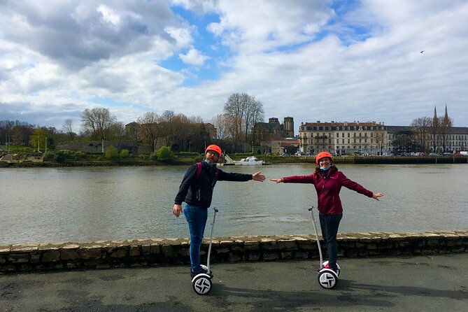 Unusual and ecological ride on a Segway and electric bike in Bayonne - A sunny pause at the Arènes de Bayonne