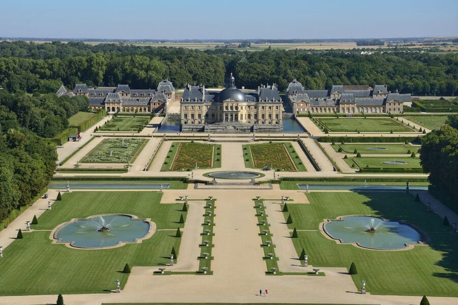 Vaux le Vicomte Chateau Entry Ticket and Chateaubus Transfer - Getting from Paris to Melun