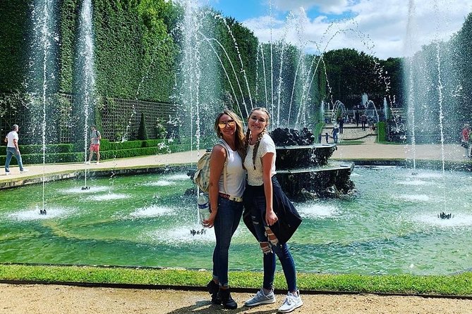 Versailles Bike Tour with Market, Gardens & Guided Palace Tour - A picnic beside the Grand Canal