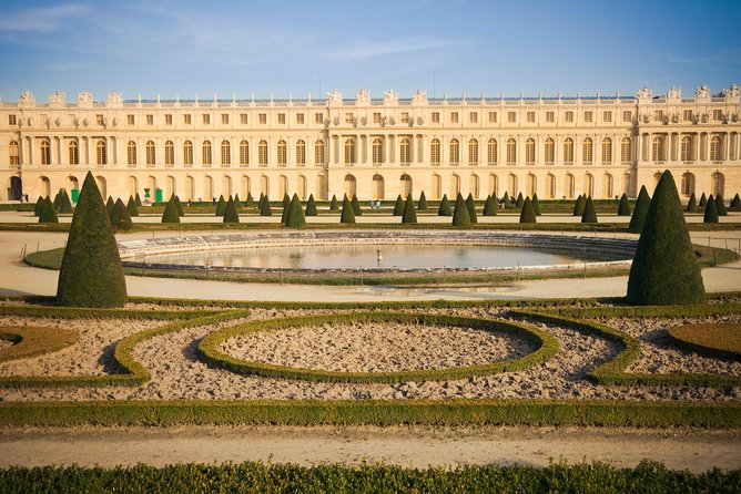 Versailles Domain Bike Tour with Palace Entry by Train from Paris - Starting in the Marais and riding the train to Versailles
