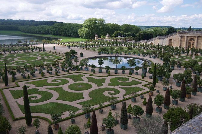 Versailles Palace and Gardens Tour by Train from Paris - Entering the Palace of Versailles