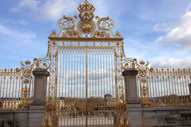 Versailles Palace & Gardens Guided Tour - Small details that can save the day