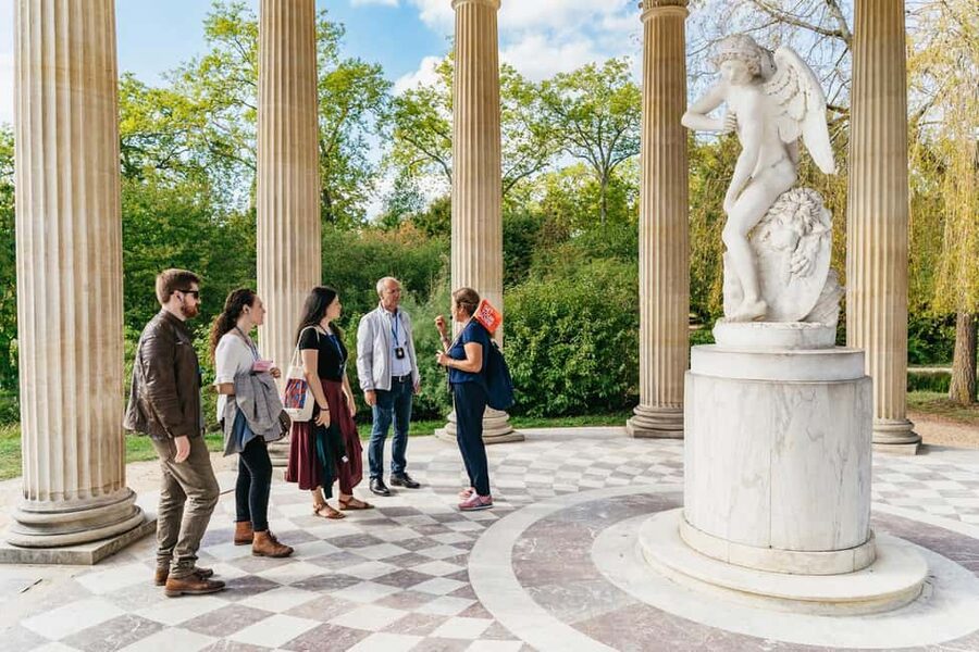 Versailles: Palace, Gardens & Marie Antoinette’s Estate Tour - A 90-minute break for lunch and extra palace time