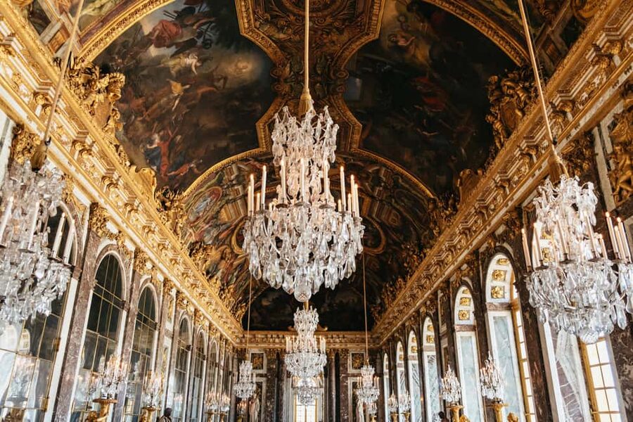 Versailles: Palace, Gardens & Marie Antoinette’s Estate Tour - What the guides add to the day