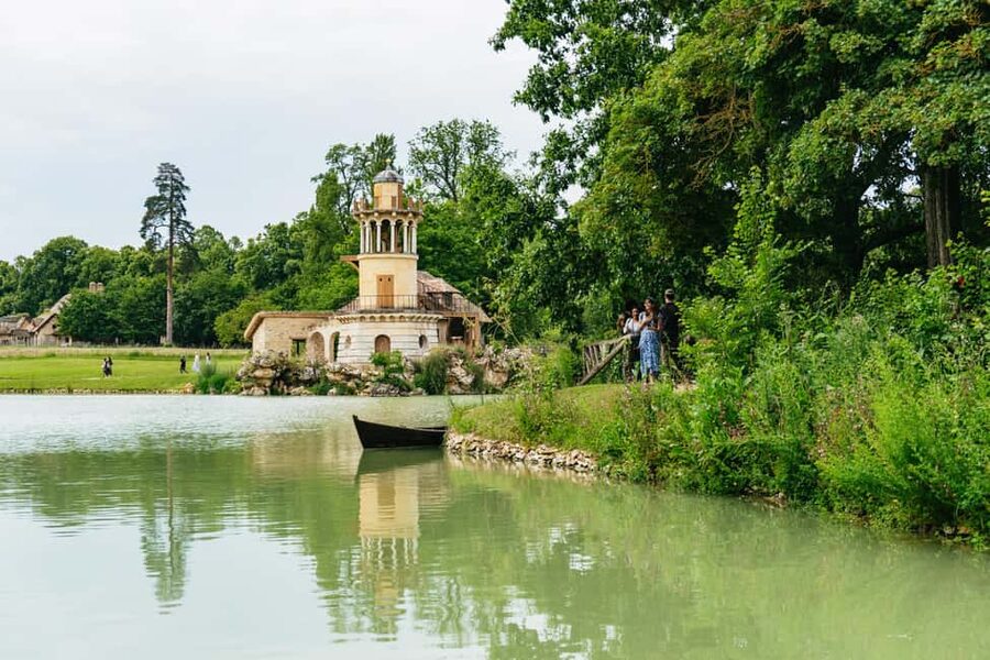 Versailles: Palace, Gardens & Marie Antoinette’s Estate Tour - Who should take this tour?