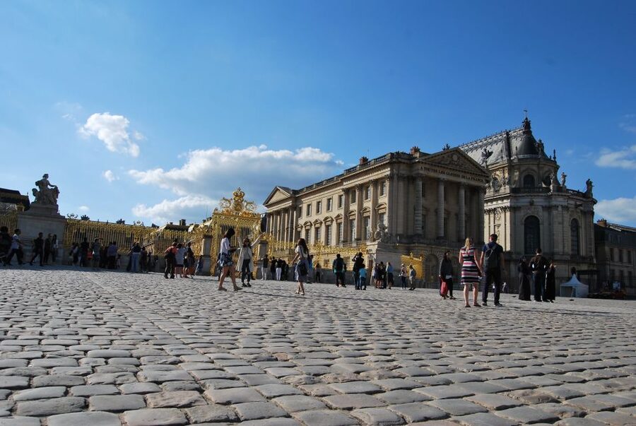 Versailles: Palace Guided Tour with Skip-the-Line Ticket - What the 90-minute palace visit covers