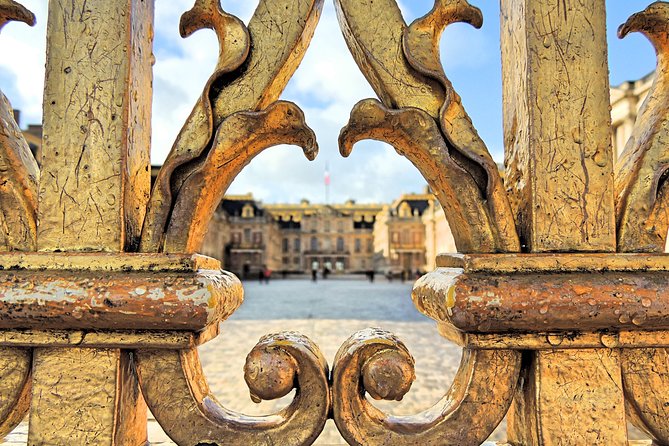 Versailles Palace & Marie-Antoinette's Estate Guided Tour - Key points at a glance