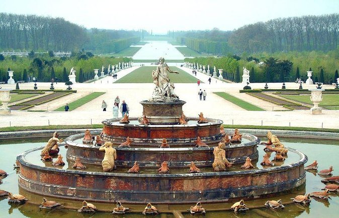 Versailles Palace & Marie-Antoinette's Estate Guided Tour - Walking through the gardens