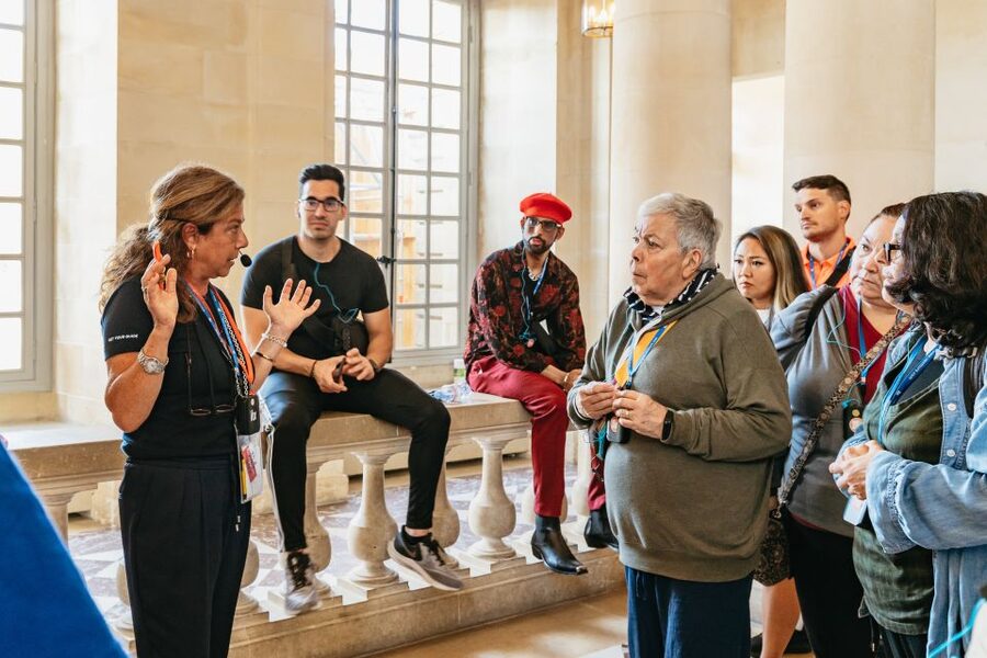 Versailles: Palace of Versailles Skip-the-Line Guided Tour - Meeting your guide and getting inside