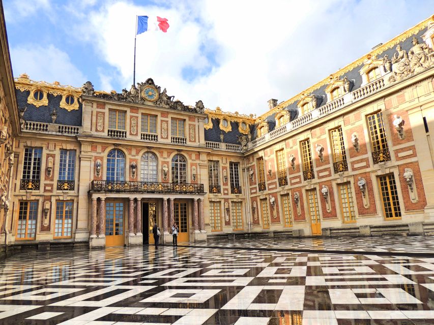 Versailles: Skip-the-Line Guided Palace Tour and Full Access - Why a guide helps inside Versailles