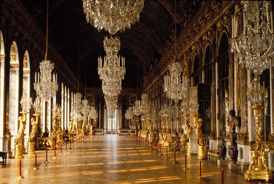 Versailles: Skip-the-Line Guided Tour of Palace with Gardens - Timing, crowds, and practical comfort