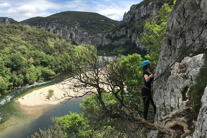 Via corda in Ardèche + big abseil - The climbing sections: active but not a climbing course