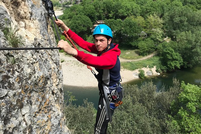 Via corda in Ardèche + big abseil - Finishing near the river