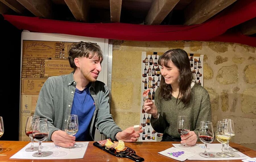 Workshop Bordeaux wine tasting: 4 reds & charcuterie pairing - The mystery glass and the value of comparison
